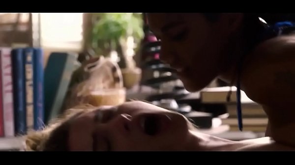 Freema Agyeman and Jamie Clayton Sense8 S01E01