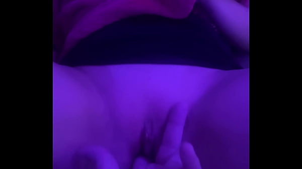 Dedo na buceta da vagabunda