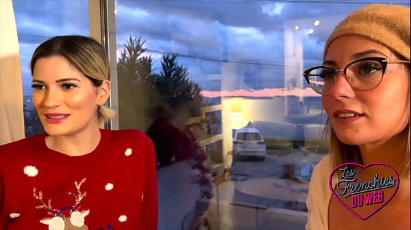 Rose et Pam, deux petites perverses qui coquinent