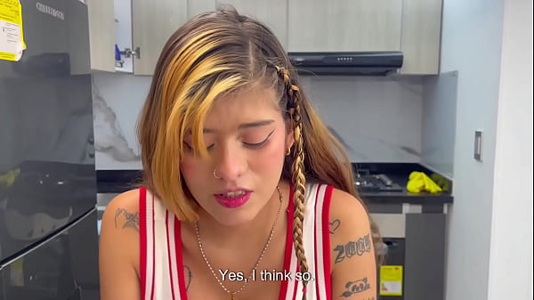 Mi pequeña hermanastra quiere saber que es un pene, y le doy la mejor clase de anatomía de su vida. H.L.